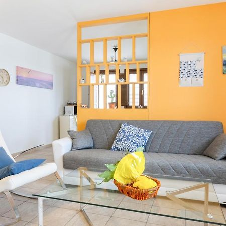 Lecce Colorful Flat With Terrace & Parking Apartment Екстериор снимка