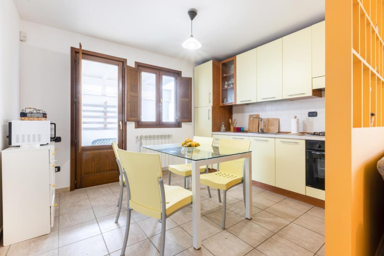 Lecce Colorful Flat With Terrace & Parking Apartment Екстериор снимка