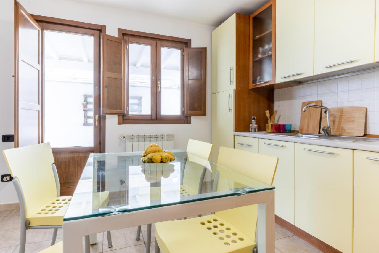 Lecce Colorful Flat With Terrace & Parking Apartment Екстериор снимка