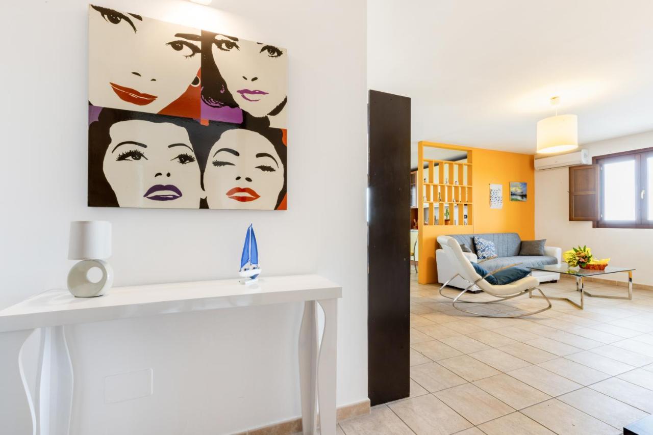 Lecce Colorful Flat With Terrace & Parking Apartment Екстериор снимка