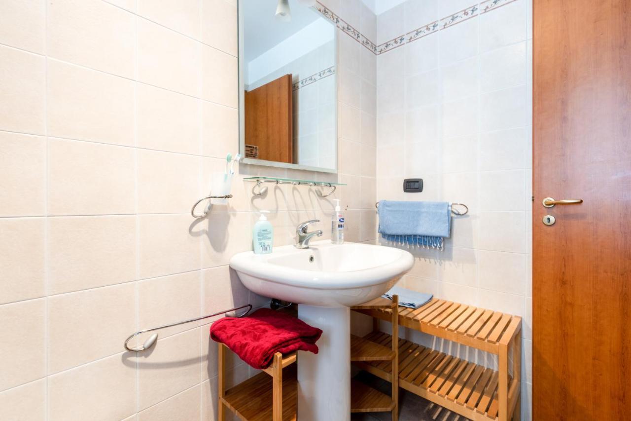 Lecce Colorful Flat With Terrace & Parking Apartment Екстериор снимка
