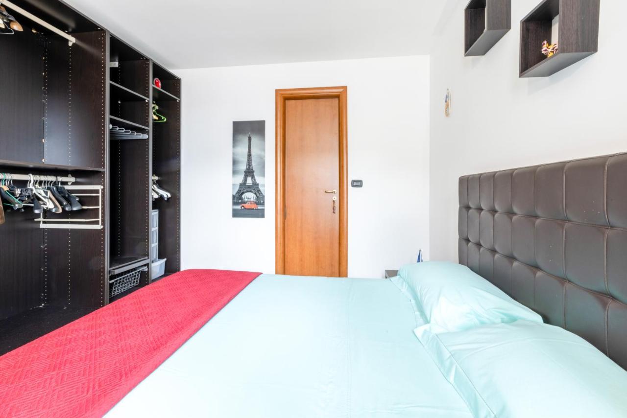 Lecce Colorful Flat With Terrace & Parking Apartment Екстериор снимка