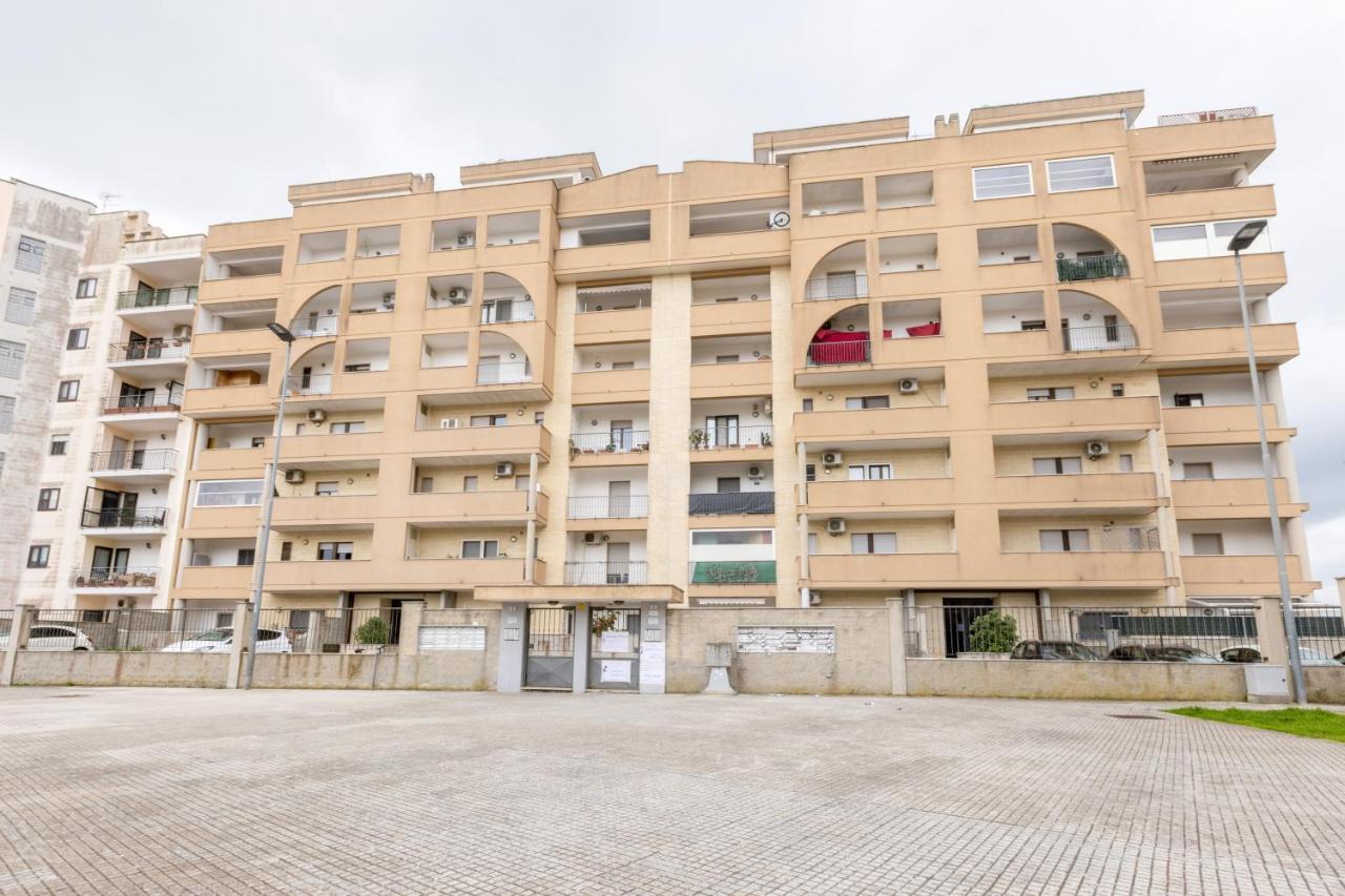 Lecce Colorful Flat With Terrace & Parking Apartment Екстериор снимка