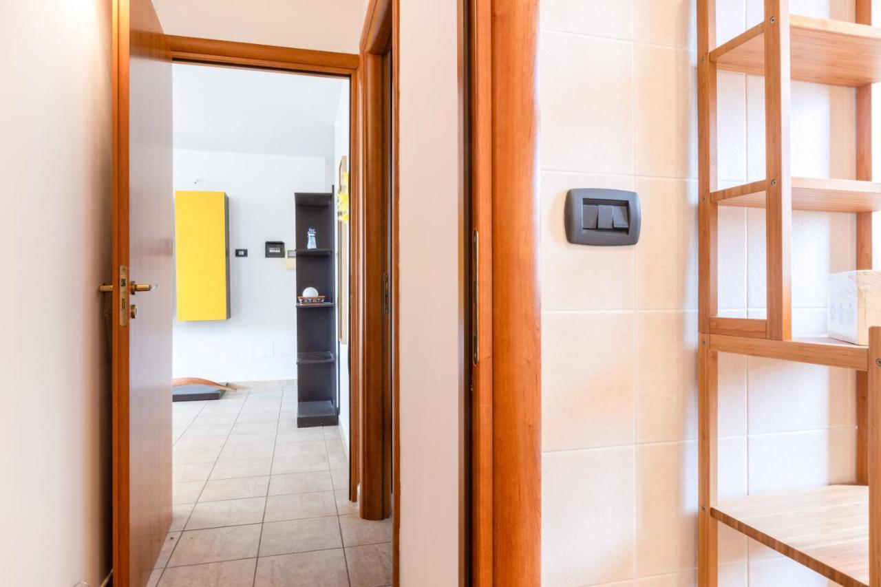 Lecce Colorful Flat With Terrace & Parking Apartment Екстериор снимка